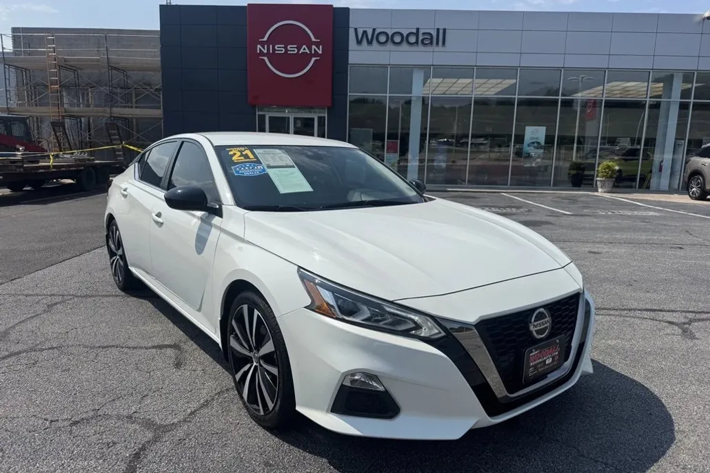 2021 Nissan Altima 2.5 SR photo 1