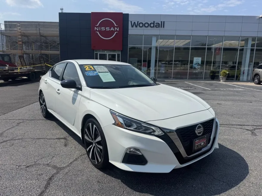 2021 Nissan Altima 2.5 SR photo 1