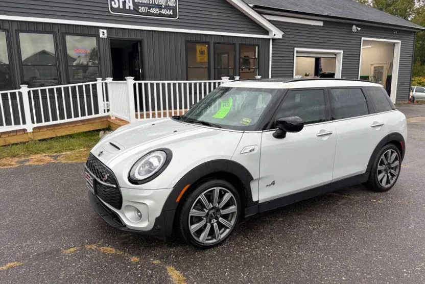 2021 Mini Clubman Base S ALL4 photo 1