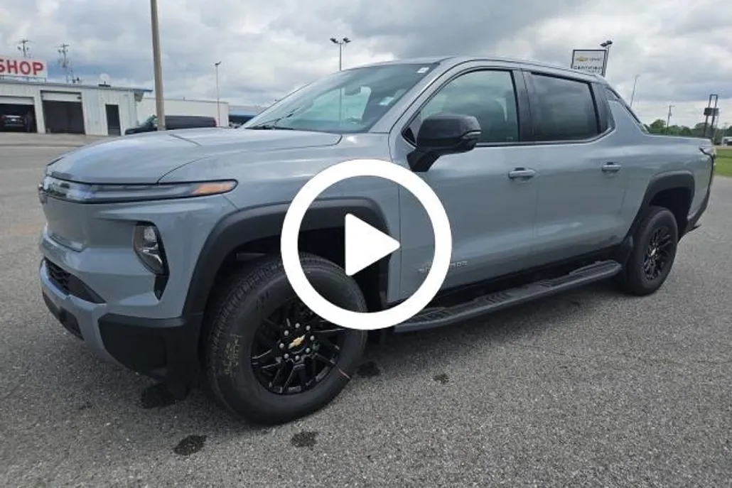 2025 Chevrolet Silverado EV LT photo 1