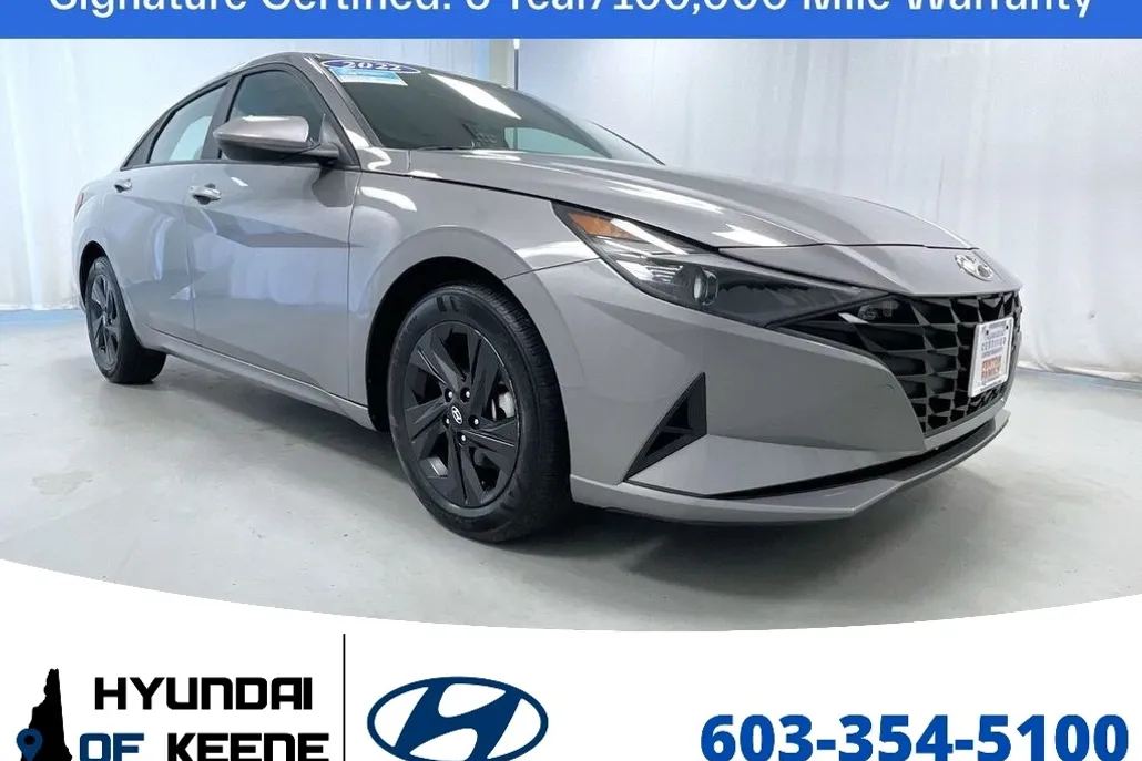 2022 Hyundai Elantra SEL photo 1