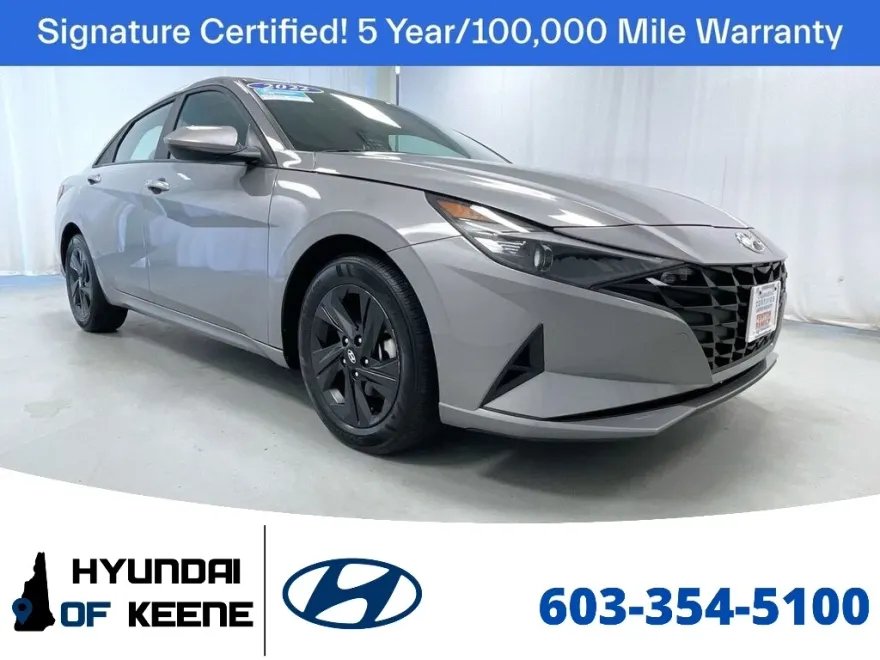2022 Hyundai Elantra SEL photo 1