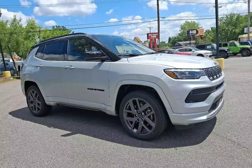 2025 Jeep Compass Limited photo 1