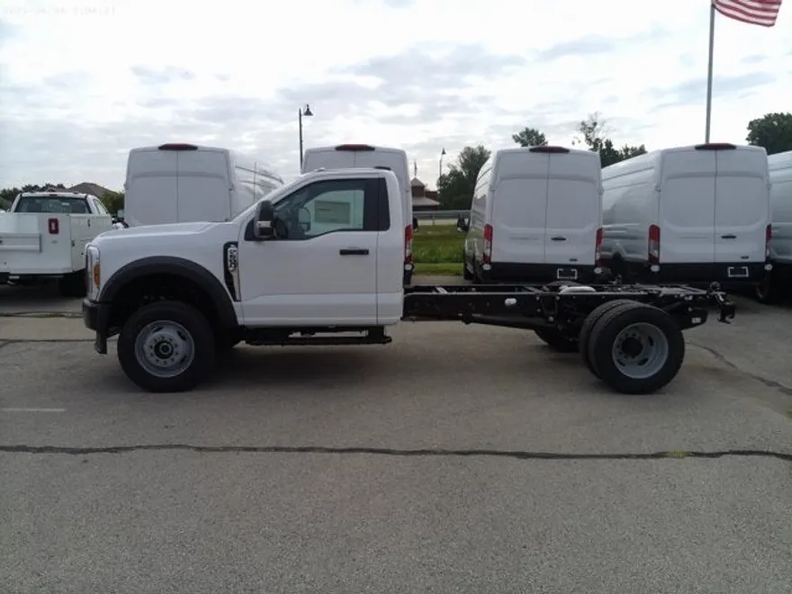 2025 Ford F-600 photo 1