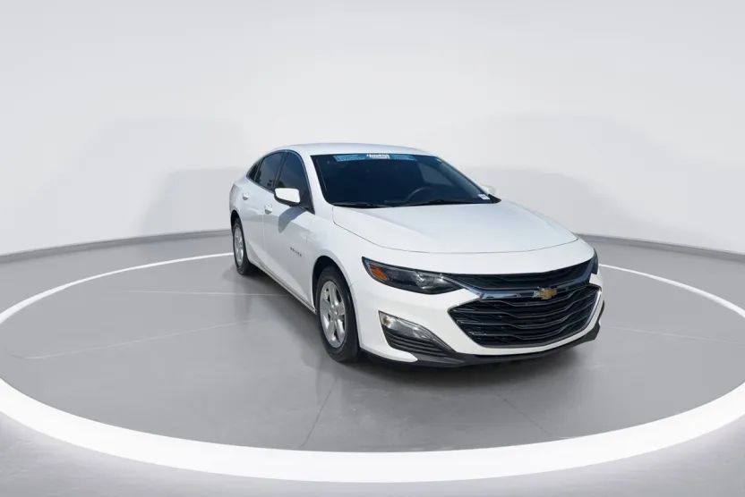 2024 Chevrolet Malibu LS photo 1
