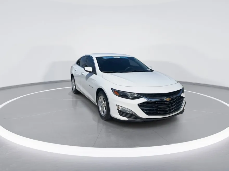 2024 Chevrolet Malibu LS photo 1