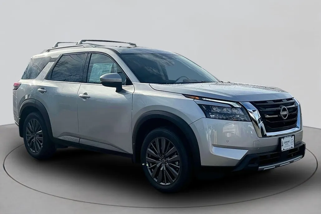 2025 Nissan Pathfinder SL photo 1