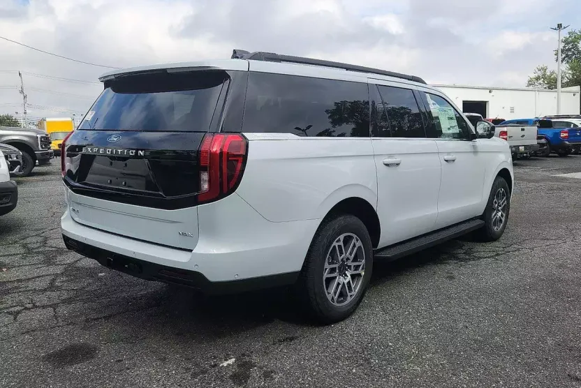 2025 Ford Expedition MAX photo 1