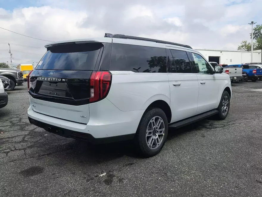 2025 Ford Expedition MAX photo 1