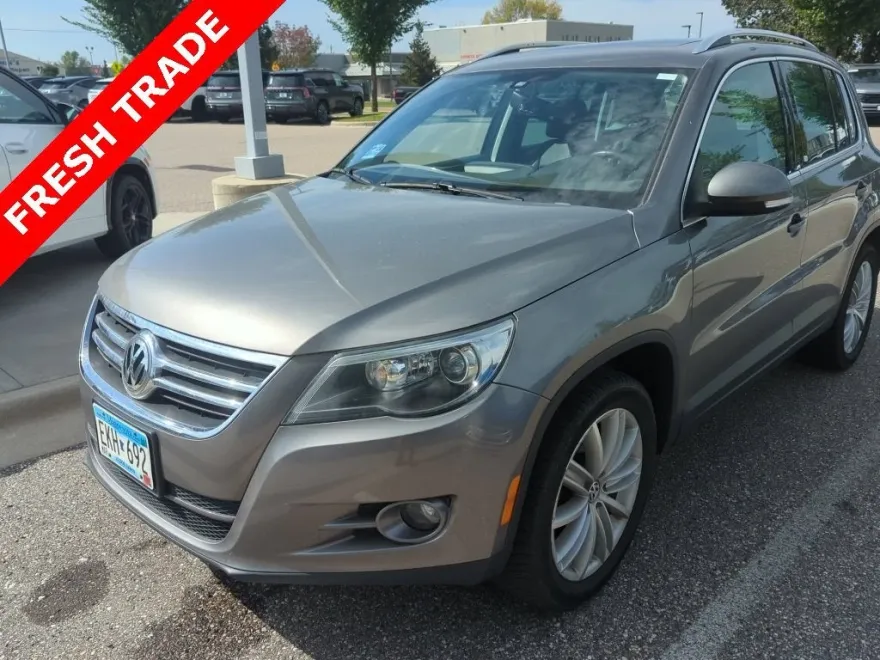 2011 Volkswagen Tiguan SEL photo 1