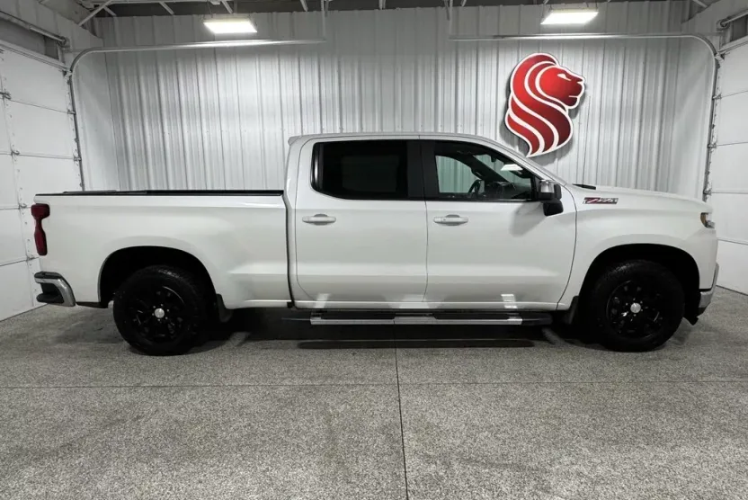 2020 Chevrolet Silverado 1500 LT photo 1