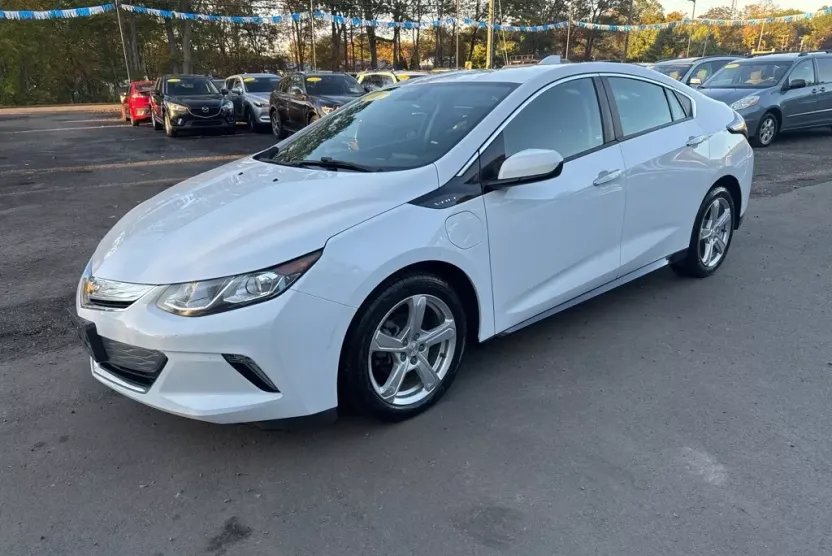 2017 Chevrolet Volt LT photo 1
