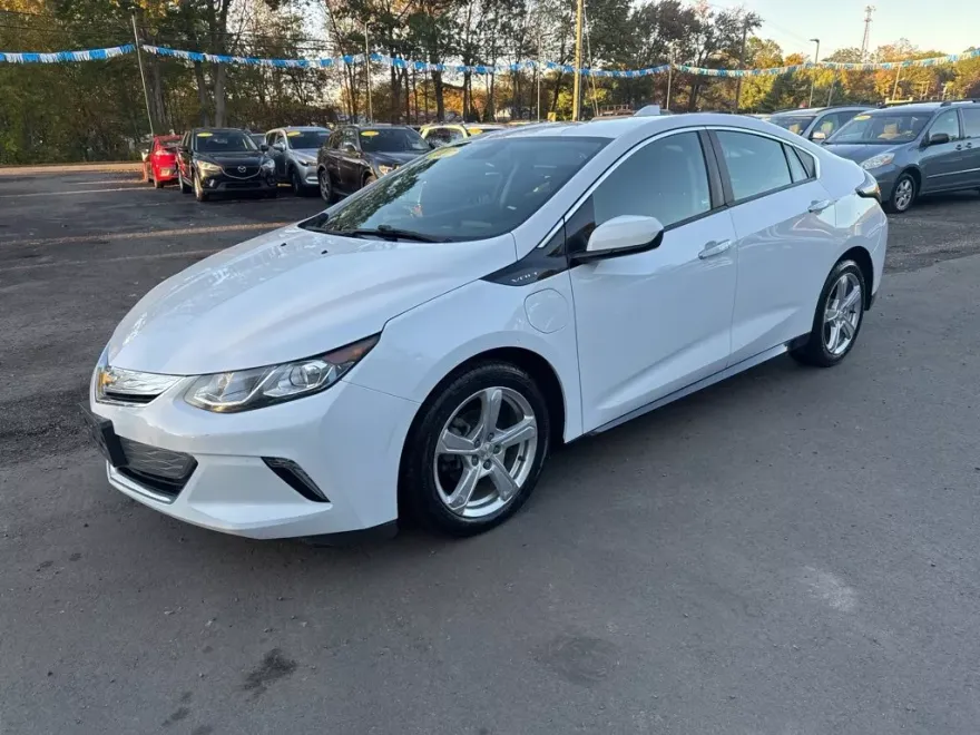 2017 Chevrolet Volt LT photo 1