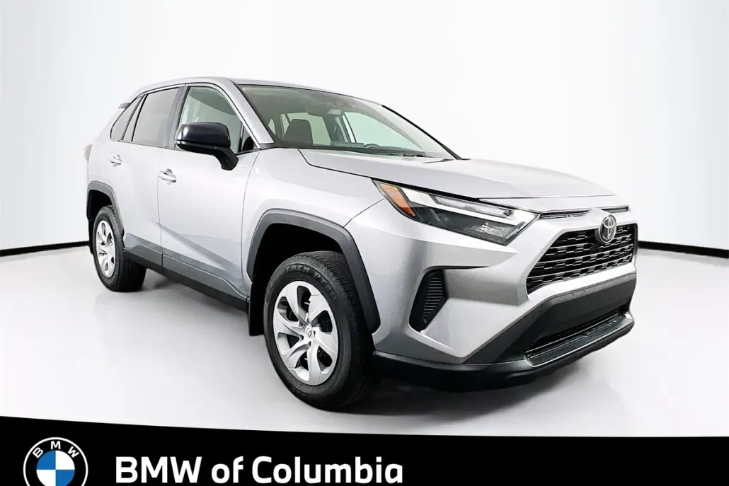 2024 Toyota RAV4 LE photo 1