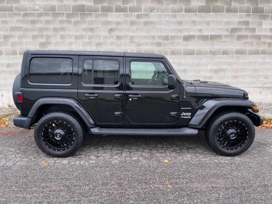 2019 Jeep Wrangler Unlimited Sahara photo 1