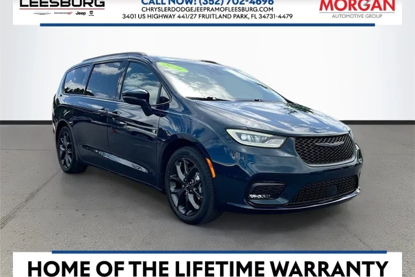 2021 Chrysler Pacifica Touring photo 1