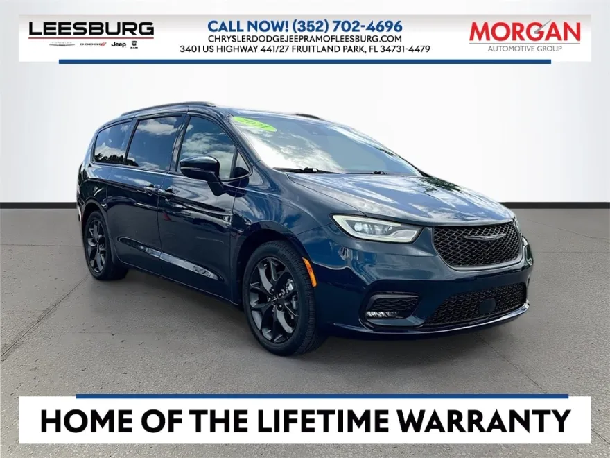 2021 Chrysler Pacifica Touring photo 1