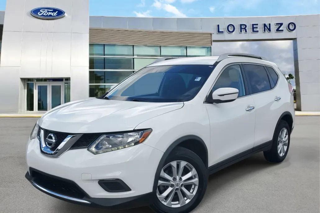2016 Nissan Rogue SV photo 1