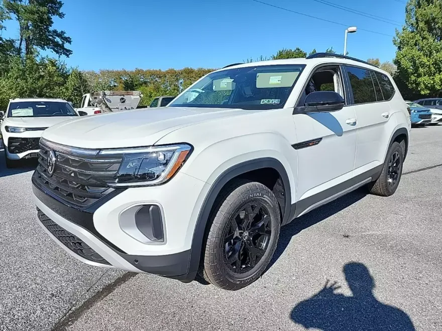 2025 Volkswagen Atlas Peak Edition SE photo 1