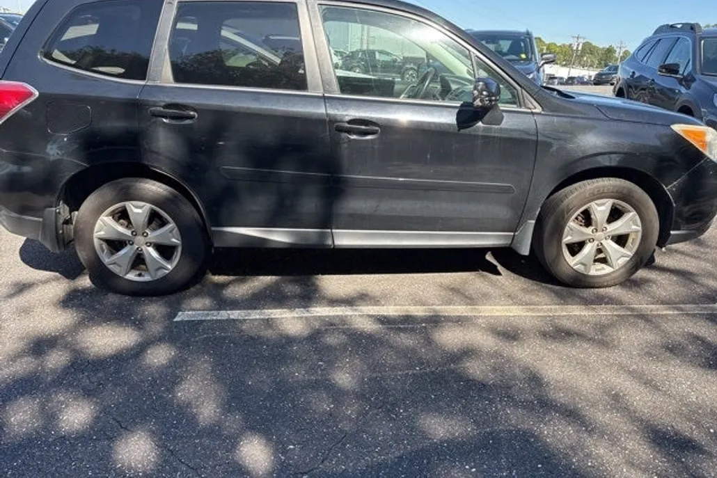 2014 Subaru Forester 2.5i Premium photo 1