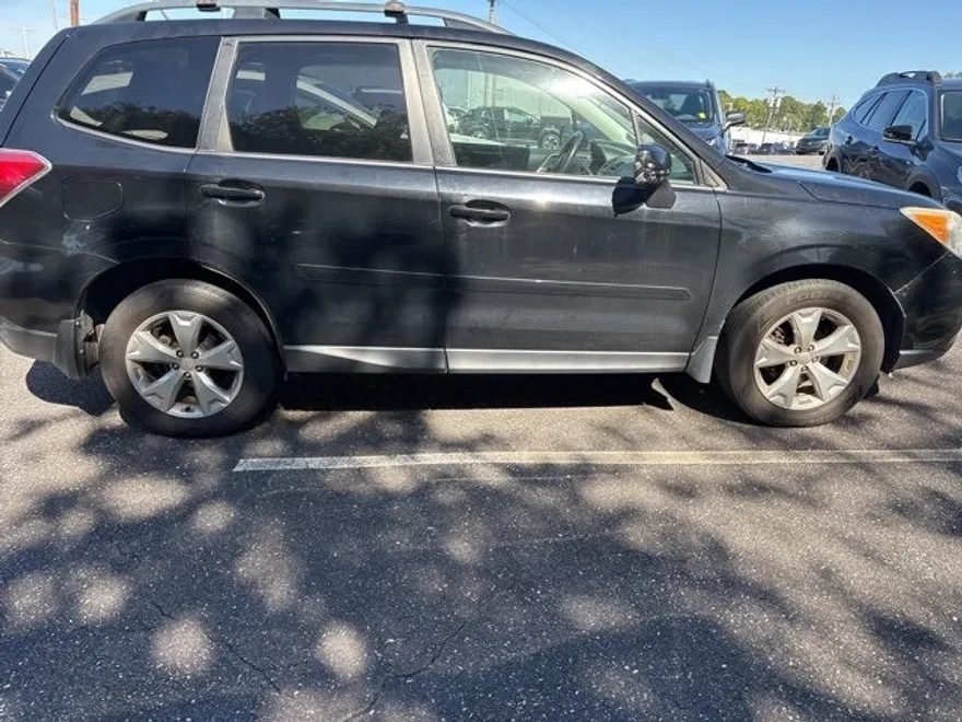 2014 Subaru Forester 2.5i Premium photo 1