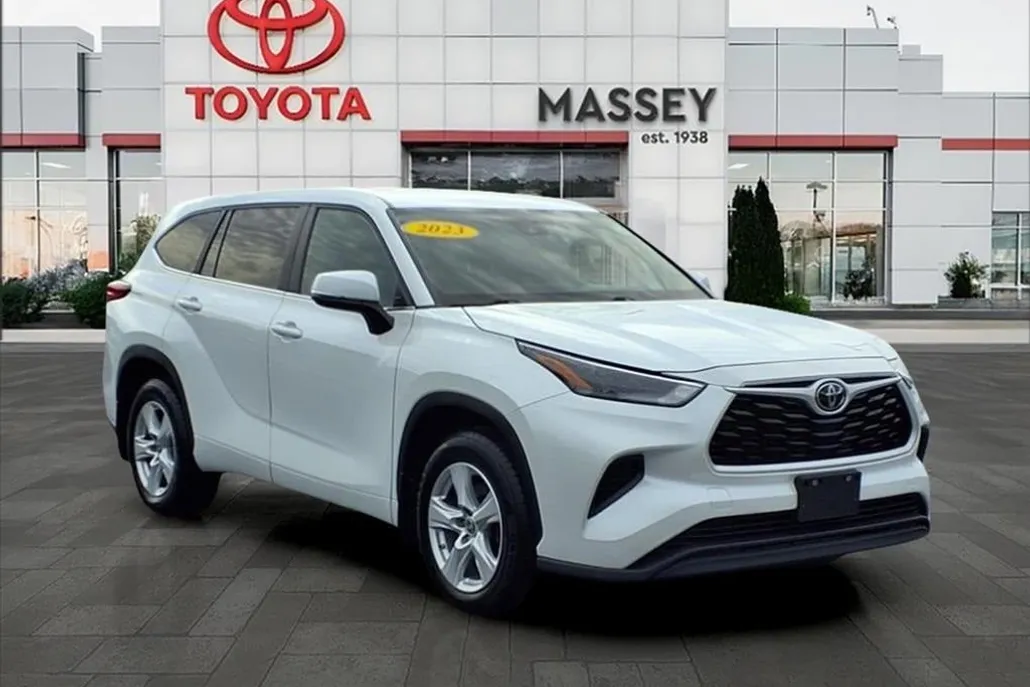 2023 Toyota Highlander L photo 1