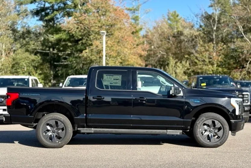 2025 Ford F-150 Lightning photo 1