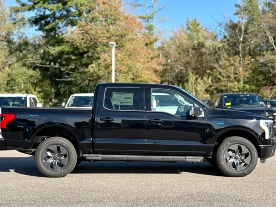 2025 Ford F-150 Lightning photo 1
