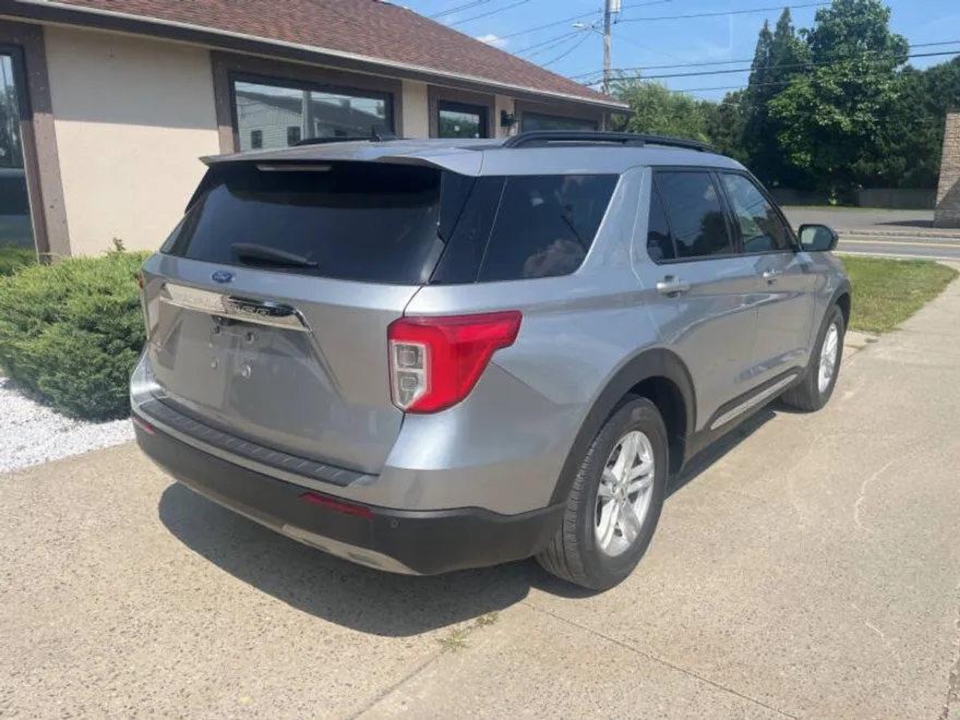 2022 Ford Explorer XLT photo 1