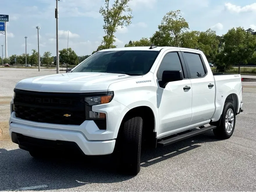 2025 Chevrolet Silverado 1500 Custom photo 1