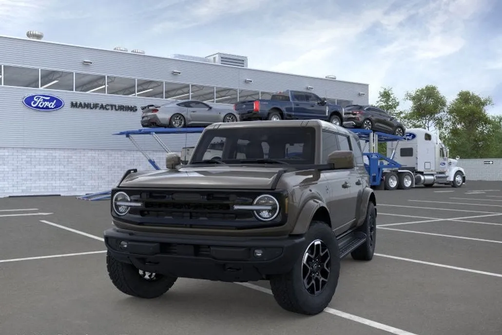 2025 Ford Bronco Outer Banks photo 1