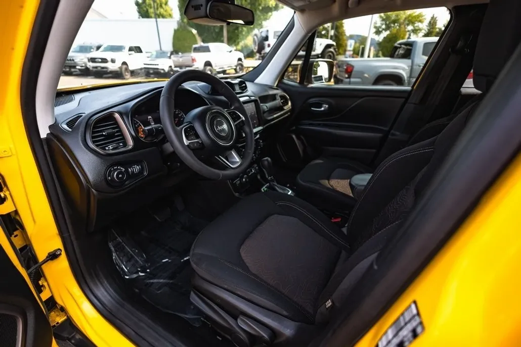 2023 Jeep Renegade Latitude Upland photo 1