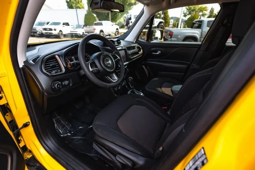 2023 Jeep Renegade Latitude Upland photo 1