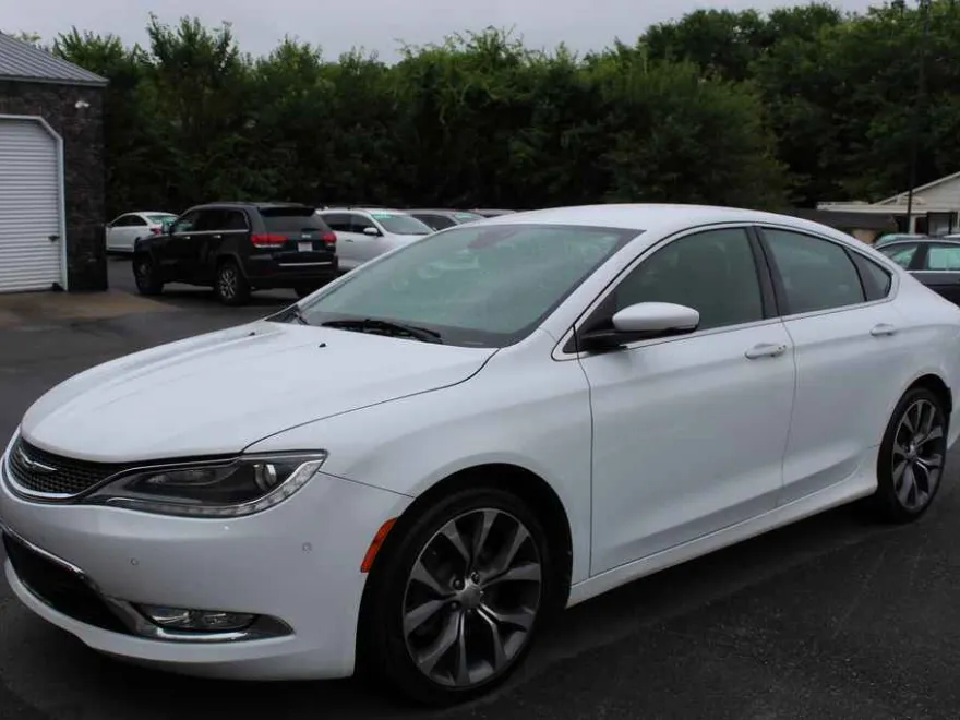 2015 Chrysler 200 C photo 1