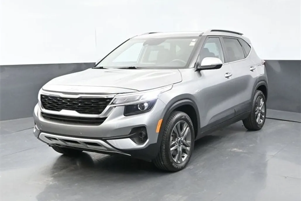2023 Kia Seltos S photo 1