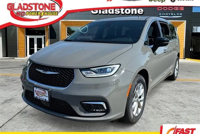 2025 Chrysler Pacifica photo 1
