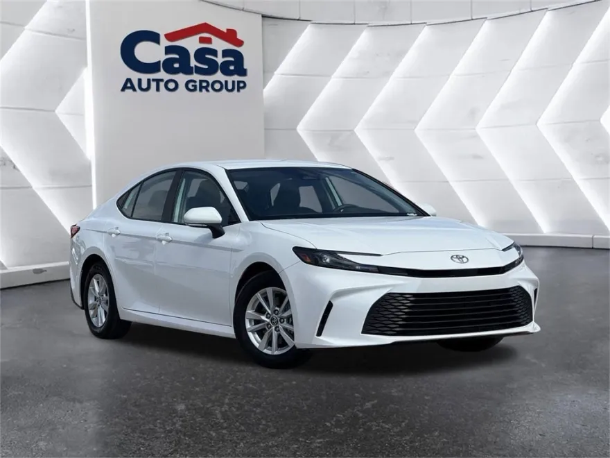 2025 Toyota Camry LE photo 1
