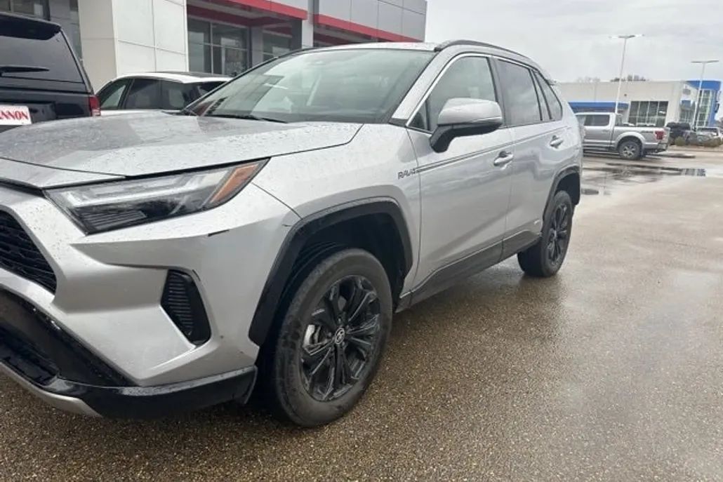 2023 Toyota RAV4 Hybrid SE photo 1
