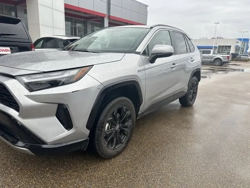 2023 Toyota RAV4 Hybrid SE photo 1