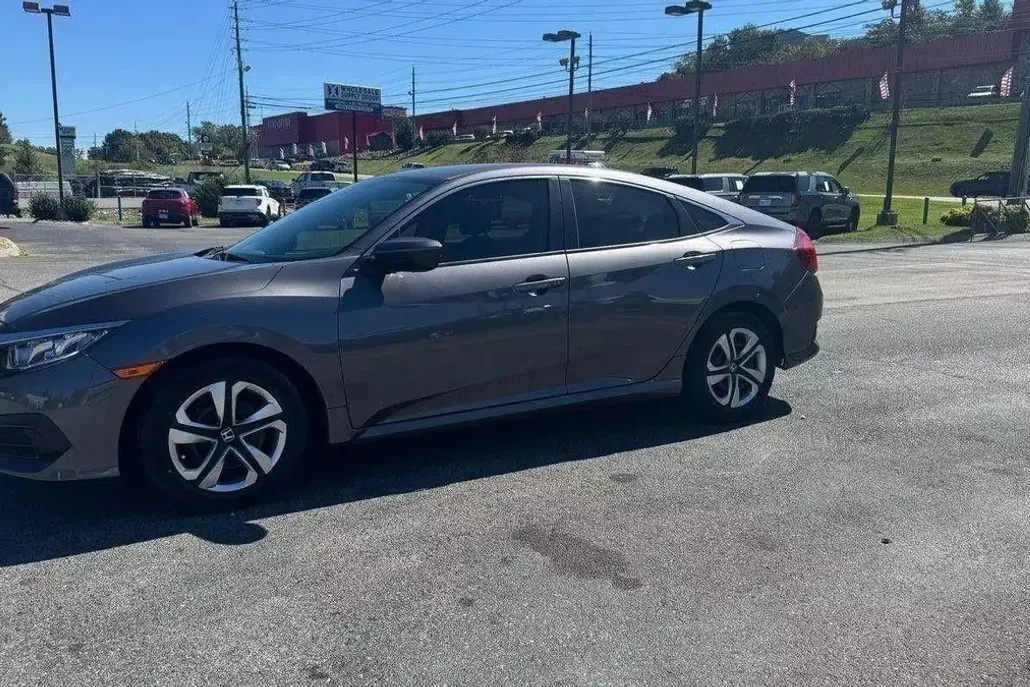 2017 Honda Civic LX photo 1