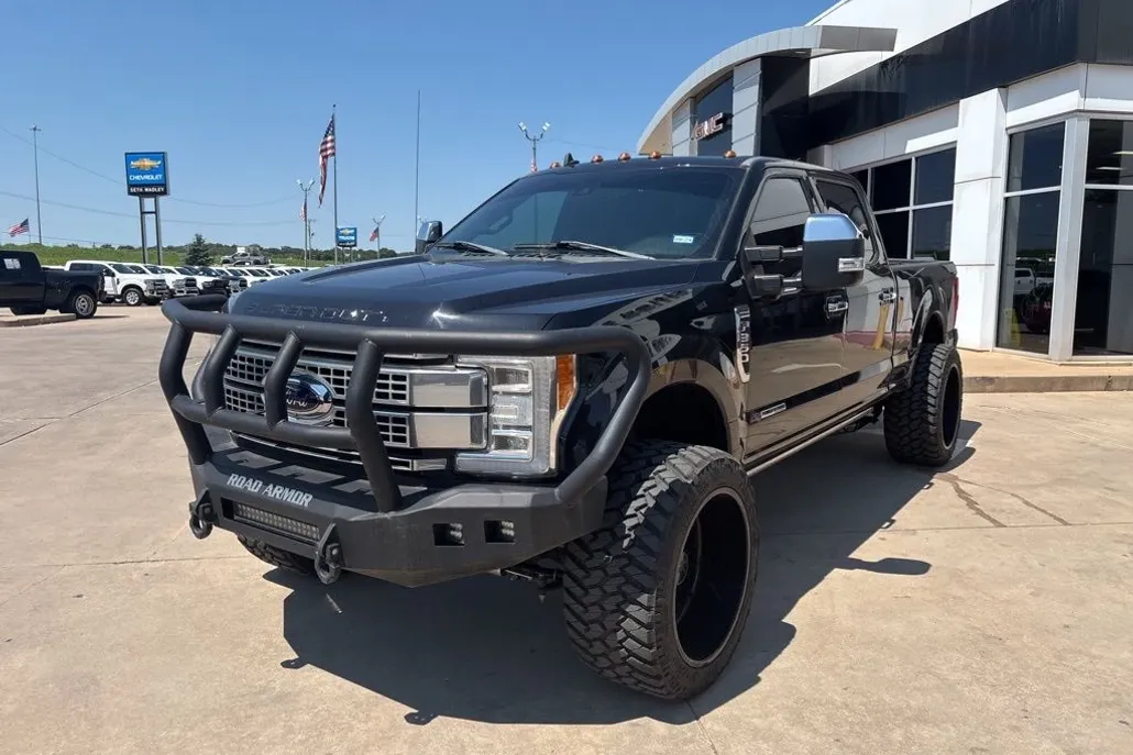 2019 Ford F-350 Platinum photo 1