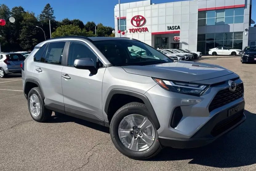 2025 Toyota RAV4 XLE photo 1