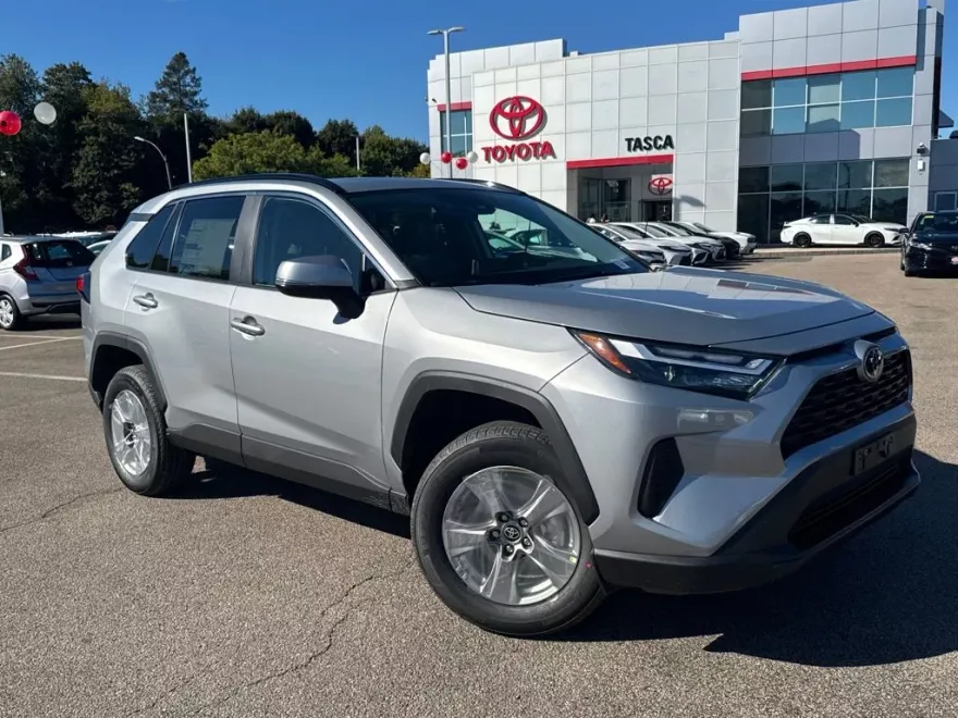 2025 Toyota RAV4 XLE photo 1