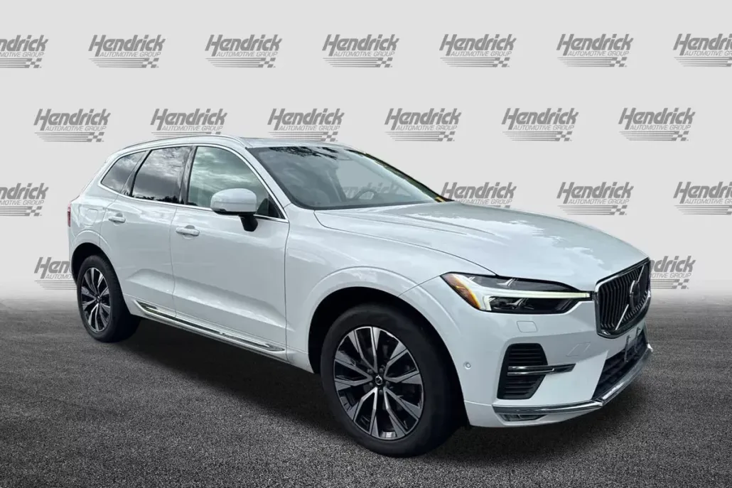 2023 Volvo XC60 Plus photo 1