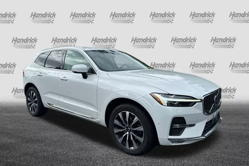 2023 Volvo XC60 Plus photo 1