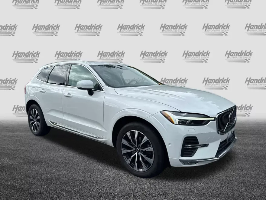 2023 Volvo XC60 Plus photo 1