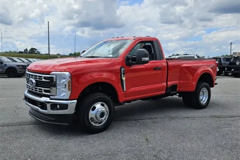 2025 Ford F-350 XLT photo 3