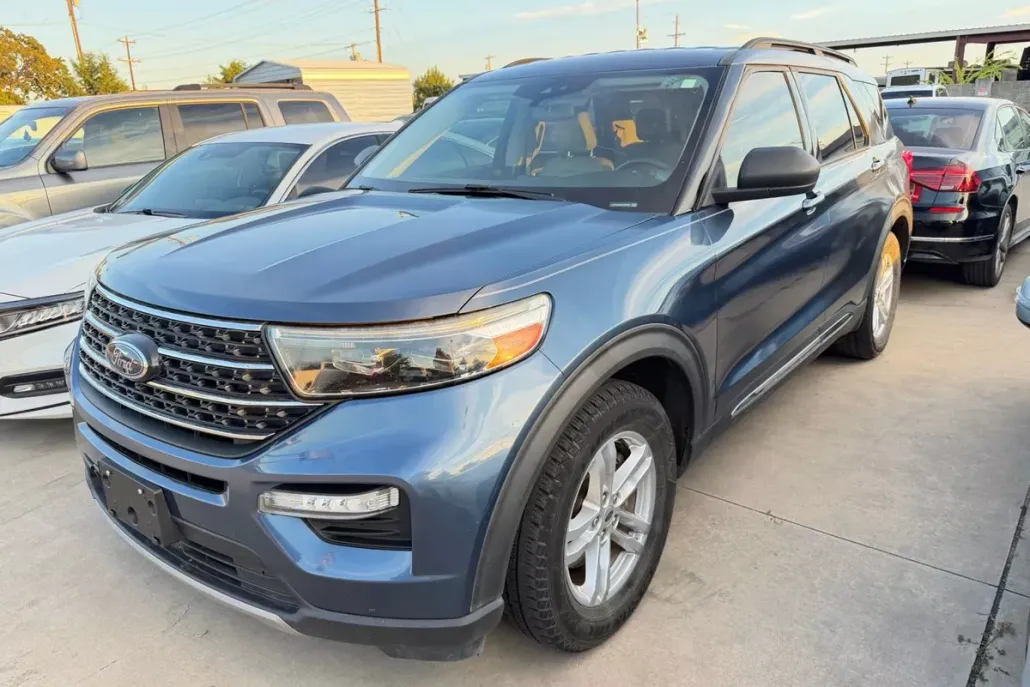 2020 Ford Explorer XLT Sport photo 1