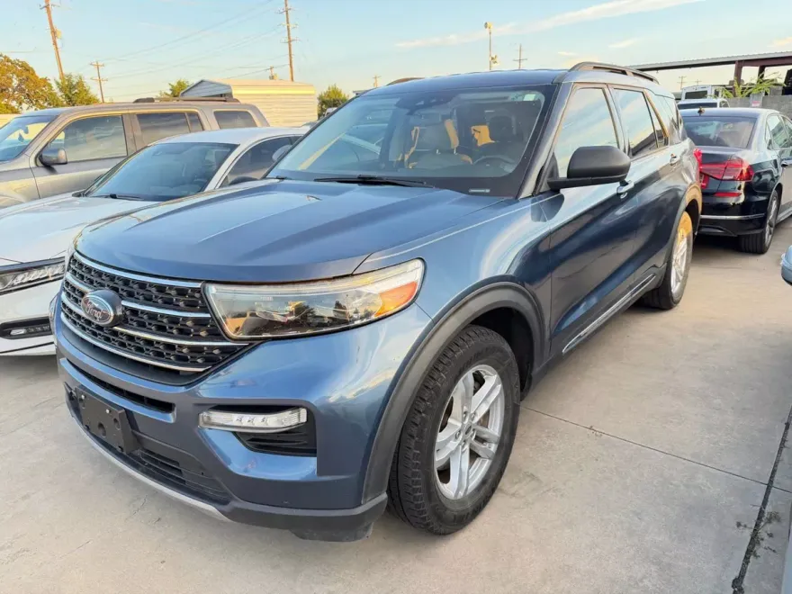 2020 Ford Explorer XLT Sport photo 1