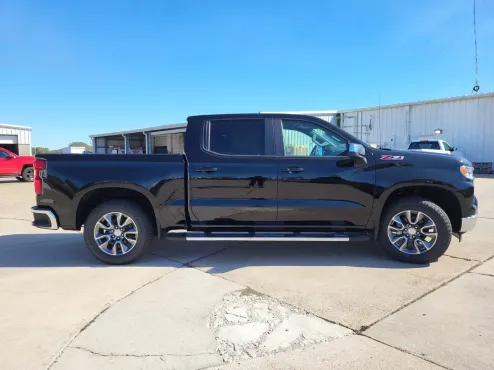 2025 Chevrolet Silverado 1500 LT photo 4